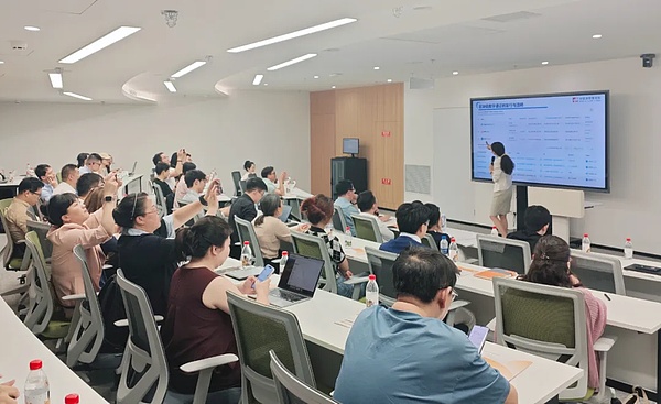 市场大跌狂欢：一位老交易员的实盘分享