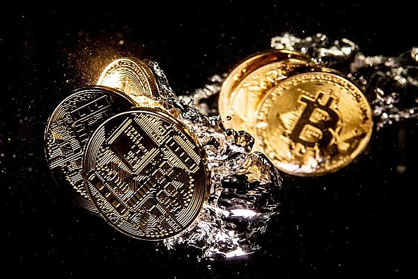 比特币市场惊现过山车行情：贝莱德ETF下架门背后的金融暗流